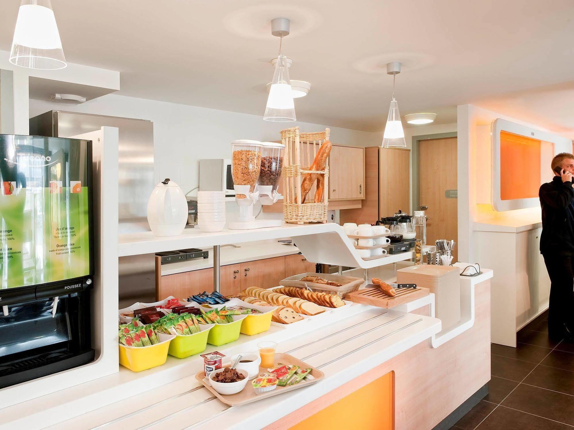 Hotel Ibis Budget Lyon Sud Saint-Fons A7 Экстерьер фото